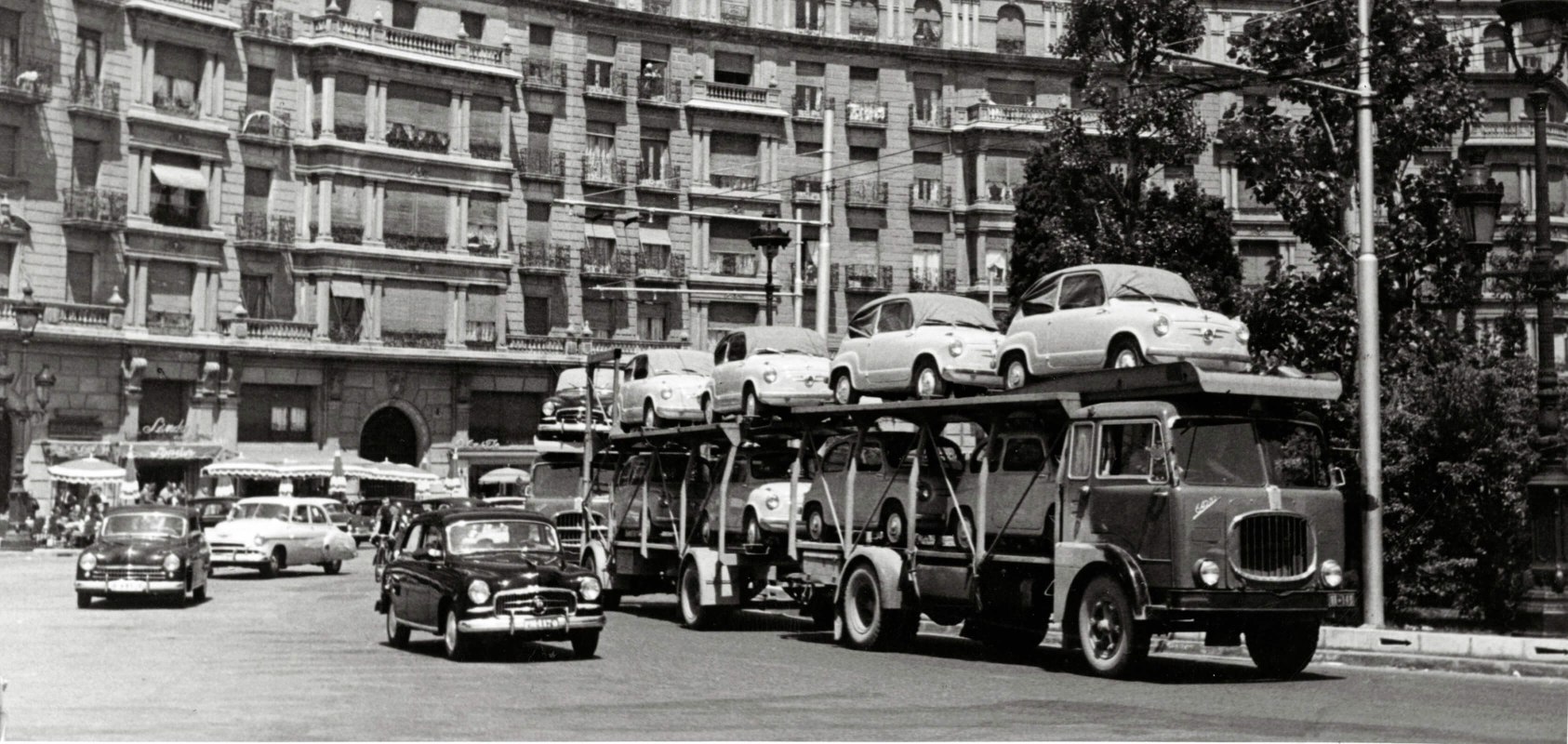 SEATi brändi ajalugu 1950ndatel - SEAT 600 treileri peal