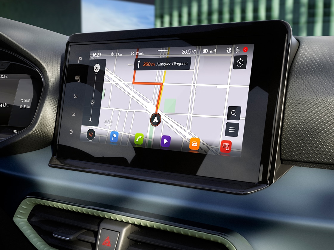 SEAT Arona salong koos puuteekraaniga, millel on Seat Connecti navigeerimisvaade
