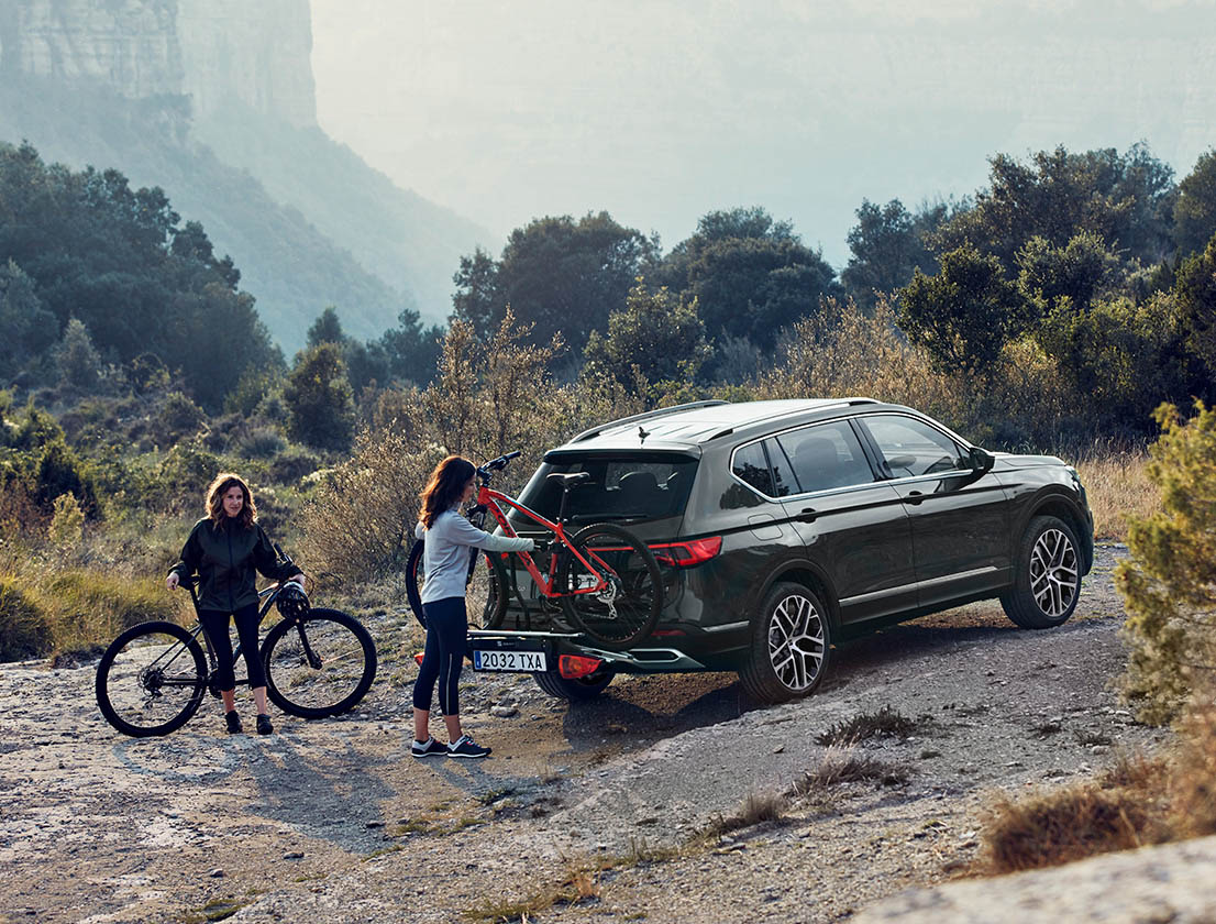 Uus SEAT Tarraco XPERIENCE koos taha paigaldatud jalgrattahoidjaga