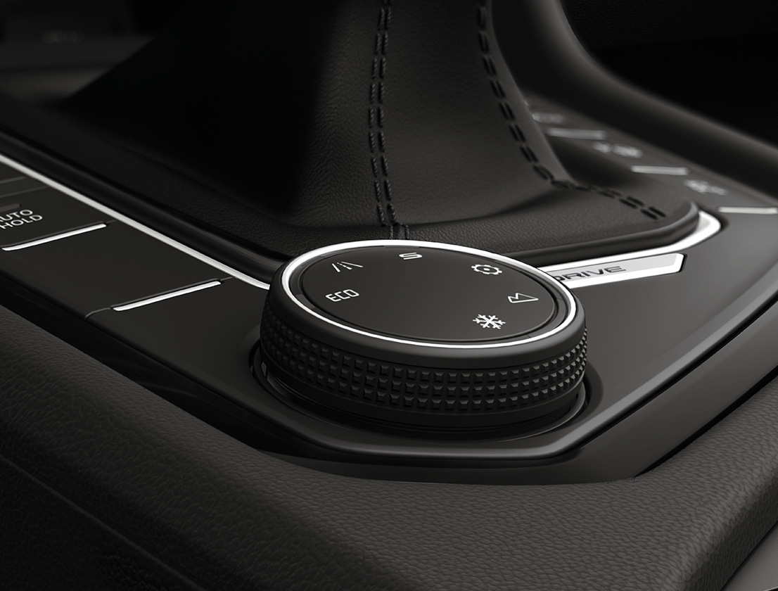 Uue SEAT Tarraco XPERIENCE’i musta värvi sisekujundus ja käigukang