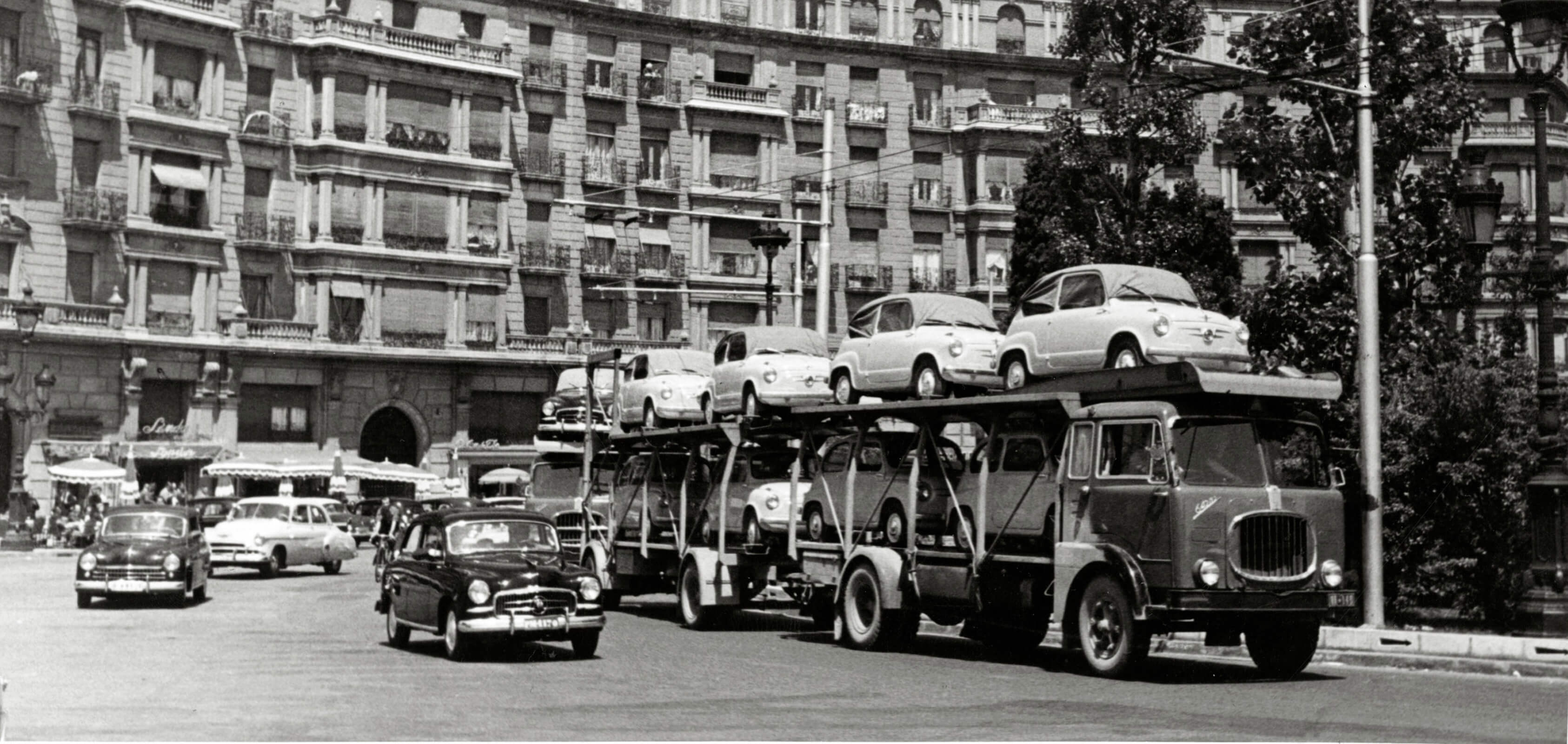SEATi brändi ajalugu 1950ndatel - SEAT 600 treileri peal